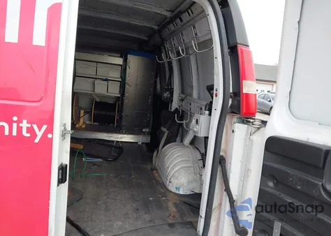 2015 Chevrolet Express 2500 Work Van z USA, uszkodzony, nr VIN 1GCWGFCF2F1166953